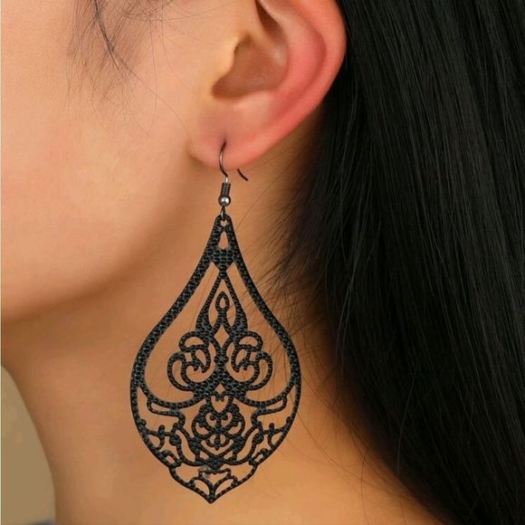 Lovely Rosetta Jewelry - Black Water Drop Earrings